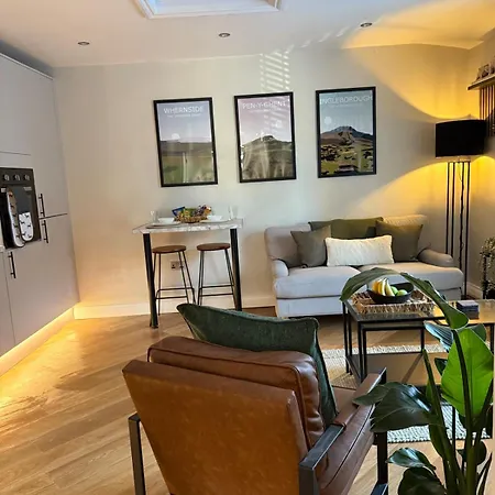 In Crosshills Glusburn