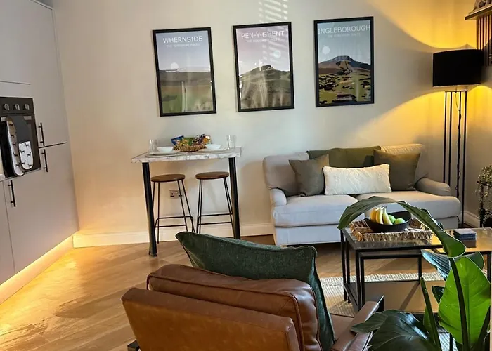 In Crosshills Glusburn